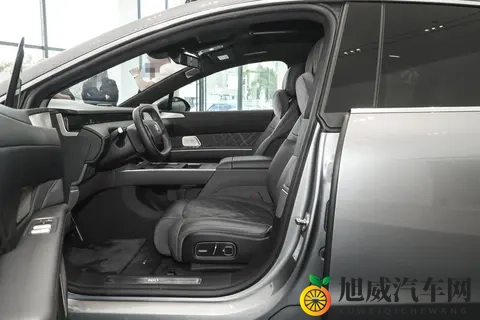 科技与舒适兼具：蔚来 ET9 2025 款 102kWh 的行政级体验-2