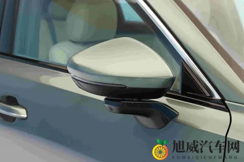 新车  中大型SUV_续航最高205公里，红旗HS6 PHEV将于11月15日预售-3