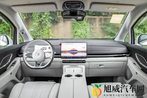 高端MPV怎么选？试驾26款岚图梦想家，空间大动力足-3