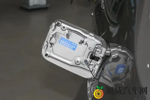 选车丨要外观时尚油耗低，卡罗拉是较好选择吗？全方面试驾评测！-3