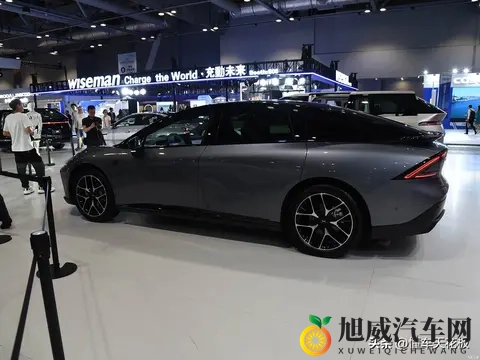 小鹏P7+ 20万级家用智能轿跑的均衡之选-2