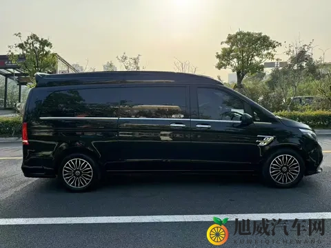 准新奔驰威霆，3万公里商务舱，338万拿下！-2