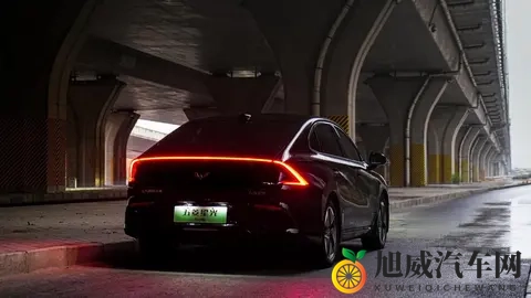 五菱星光EV 610km智能旗舰型：12万级纯电闭眼入-1