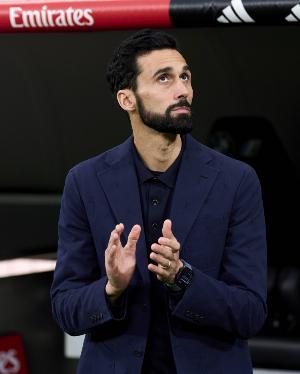 西媒：皇马球员对阿韦洛亚的首发与换人想笑 他像在执教卡斯蒂亚