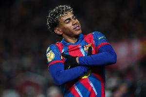 每体巴萨球员评分：阿劳霍、亚马尔8分最高，坎塞洛4分最低