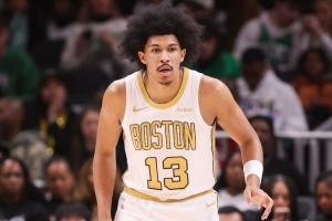 还是有两把刷子！小罗恩·哈珀三分7中3贡献11分9板3助&拼4前场板