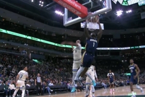 看我来秀一个！锡安胯下突破杀入内线 不怵特纳补防上演折叠暴扣