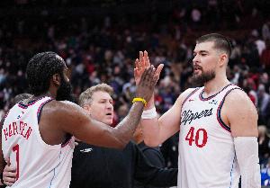 船被拆光了？名记：交易哈登后快船持续收到祖巴茨的交易询价