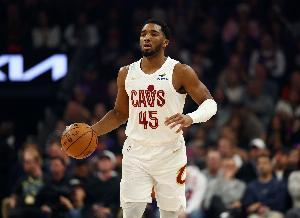 给新队友打个样~米切尔19中10轻松砍下29+5+9+4断 正负值+24