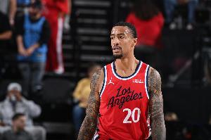 命中率很高但没用！科林斯11中8高效拿19分7板 正负值-33全场最低