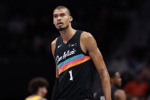 予取予求！文班亚马16中9拿下22分14板2助2帽 罚球8中3较差