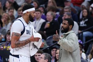 浓眉走了欧文会是下一个吗？Spears：欧文仍致力于留在独行侠