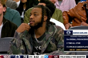 加兰现身快船替补席！转播方着重提醒：加兰才26岁 哈登36岁了