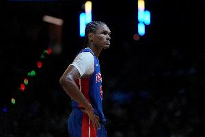 防守还行！奥萨尔·汤普森8投5中得13分9板2助 有3抢断2盖帽