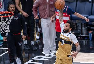 冲劲十足!贾斯汀·尚帕尼劈扣三分样样都有 首节6中3独得9分6板