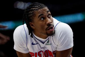 比克斯塔夫：艾维表现得非常出色 他愿意尽其所能帮球队赢球