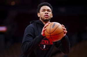 状态不俗！西蒙斯首秀半场7中4拿到全队最高11分外加1助1帽