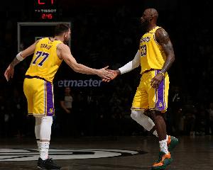 湖记:湖人仍在考虑边缘性补强方案 他们坚持保留今夏6000万空间