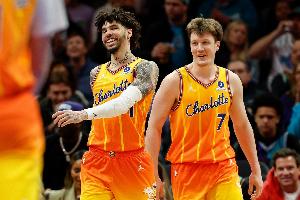 打的就是精锐!黄蜂本季赢过西部前四所有球队:雷霆马刺掘金火箭