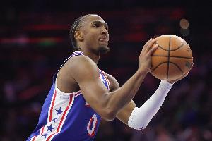 如何防守马克西？里夫斯：他的速度无人能敌 必须用五个人来防