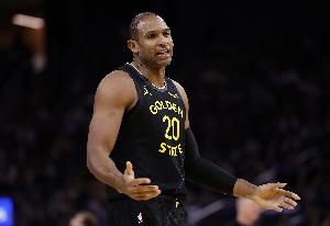 霍福德谈截止日前被交易可能性:东契奇都被交易了 一切皆有可能