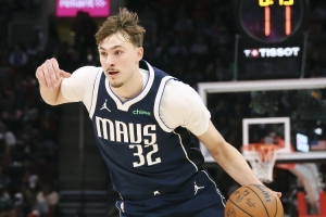 直杀篮筐！弗拉格突破直接起飞 滑翔双手暴扣