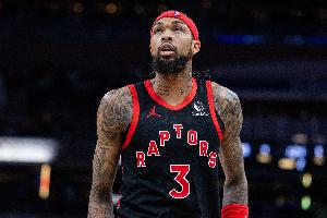 开局手感很热！英格拉姆首节6中5拿到12分3板1助 其中三分3中2