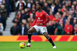 曼晚：梅努回归曼联首发获赞誉，但仍是队内收入最低球员之一