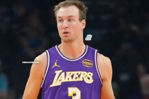 历史级射手！肯纳德生涯三分命中率高达44.2% 历史第二仅次于科尔