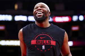 人挪活!亚布塞莱公牛首秀半场6中4拿到10分5板 三分3中2