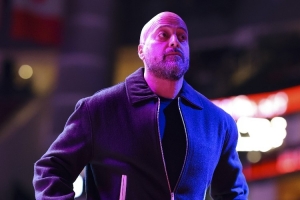 斯通：不觉得现在买断市场上有大鱼 我们关注的球员还没被买断