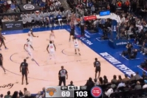 终于来了！许尔特切入上篮打进活塞生涯首个进球