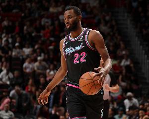 维金斯：交易截止日临近 人人都好奇会发生什么 我很高兴留在热火