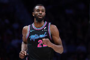 额度不够啦~维金斯上半场10中7&三分4中3 砍下17分4篮板