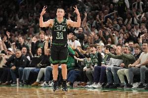 下半场发威！普理查德15中8&三分6中4砍24分 下半场19分助队逆转