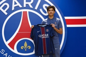 投资未来！官方：巴黎与17岁小将加勒布、巴特贝达特签青训合同