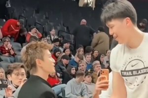 老乡来了！山东籍演员任嘉伦赛前观看杨瀚森训练 与小杨握手聊天