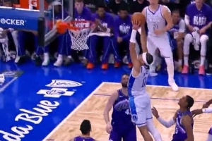 一飞冲天！布莱克中路突击 起飞滑翔双手暴力虐筐