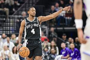 中规中矩！福克斯13中7拿到15分5助 正负值+11