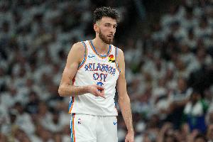 漏洞百出！火箭退而不防 切特空篮暴扣率队7-0再度打停