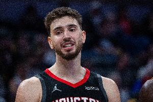 乌度卡：申京攻防打出现象级表现 他下半场的防守侵略性至关重要