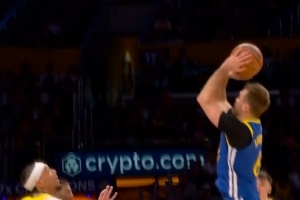 刚刚转正！帕特·斯潘塞抢断斯玛特 随后急停跳投两分到手