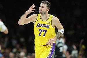 佩林卡：东契奇只是轻微的腿筋拉伤 现在是每日观察状态