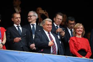 阿斯：巴萨宣布退出欧超，皇马TV制作内格雷拉案专题质疑拉波尔塔