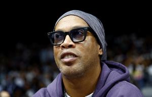 传奇赛巴萨0-2皇马，世体关注小罗传奇赛表现：多次秀出踩单车