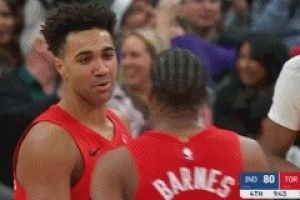 活力十足！TJD首秀15分钟4中2拿到10分10板 其中8前场板