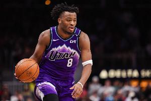 球进灯亮！科利尔极速推进命中半场压哨三分球