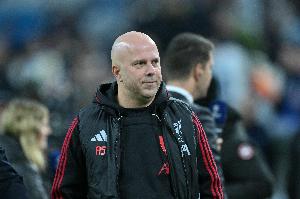 欧文：如果能带队拿到欧冠资格，斯洛特的帅位应该不会有问题