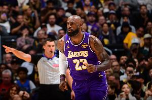 詹姆斯：我认为在下半场大部分时间内 我们的防守表现很好