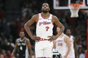 KD：火箭那些退役球衣激励着我 希望我的球衣也能挂在球馆上空